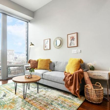 Hostwise Stays - The Washington At Chatham - Free Parking, Private Gym, More! 피츠버그 외부 사진