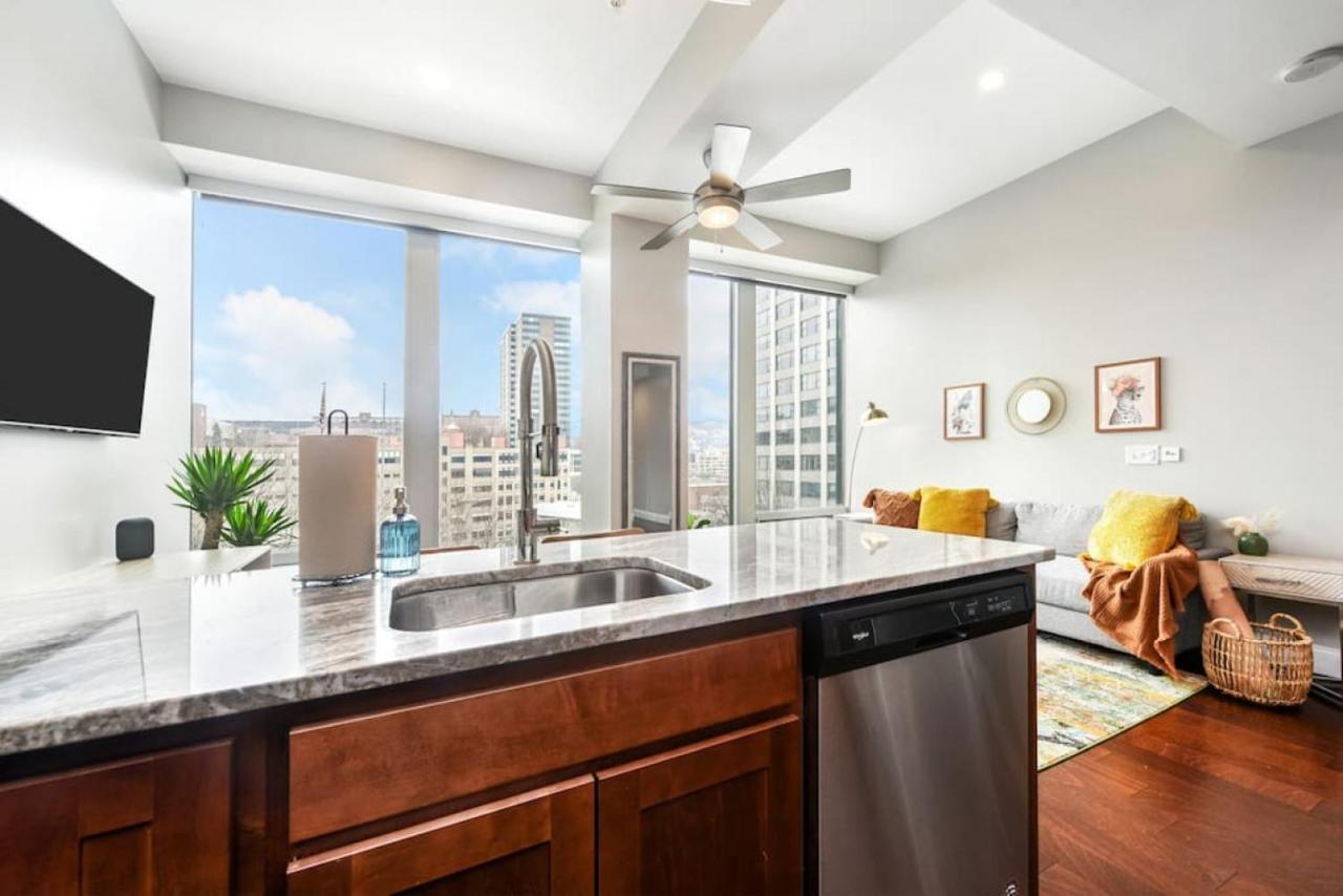 Hostwise Stays - The Washington At Chatham - Free Parking, Private Gym, More! 피츠버그 외부 사진