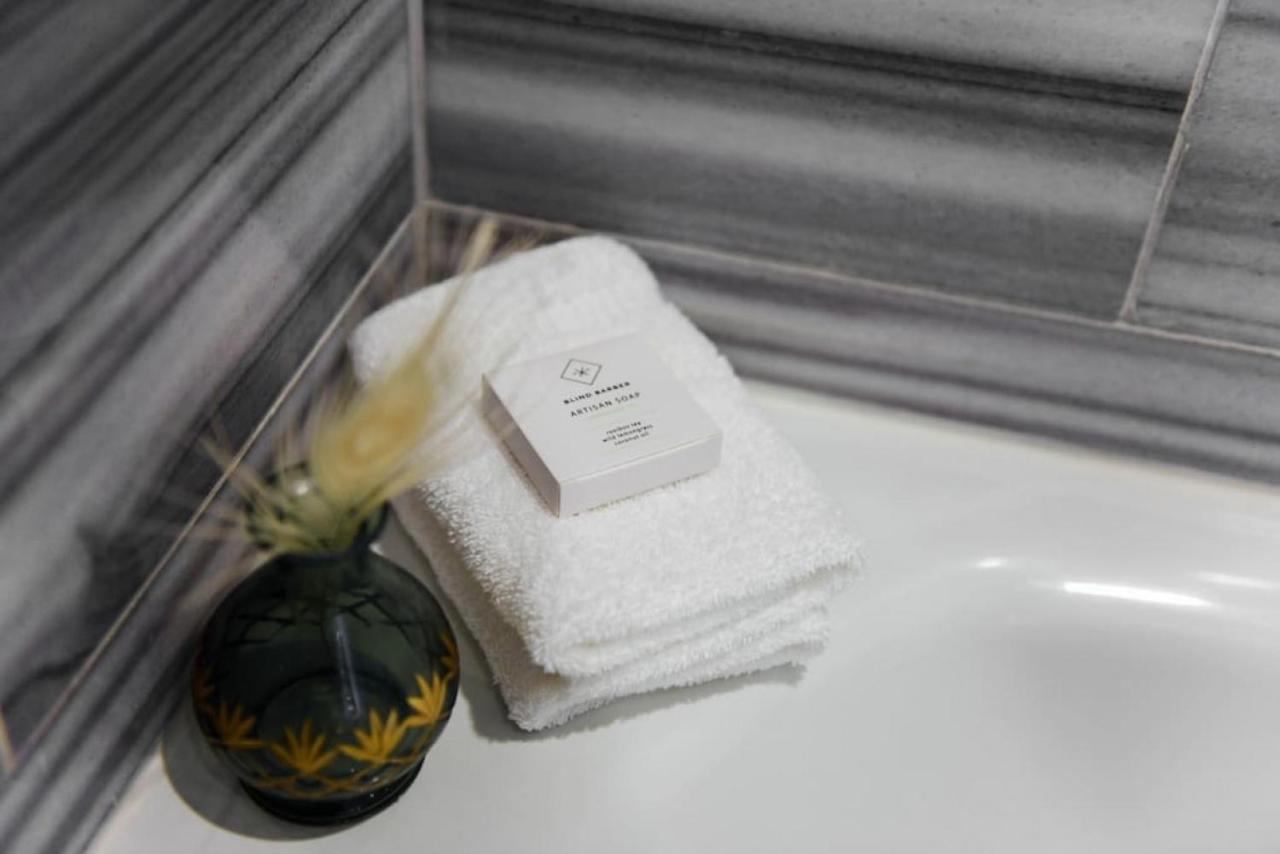 Hostwise Stays - The Washington At Chatham - Free Parking, Private Gym, More! 피츠버그 외부 사진
